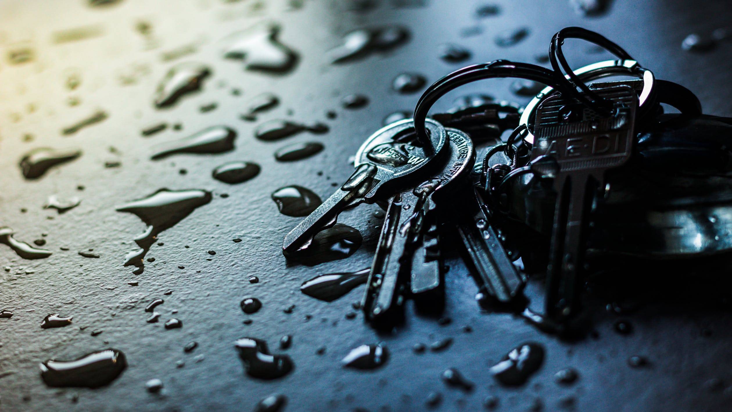 Schlüssel auf dem Boden